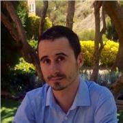 Profesor de filosofía y humanidades, experto en bioética. 
Estoy estudiando teología